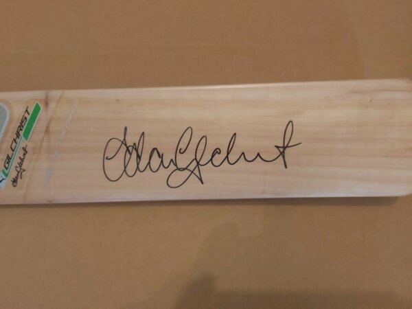 CRICKET AUSTRALIA ADAM GILCHRIST SIGNED PUMA LARGE SIZE CRICKET BAT - Image 2