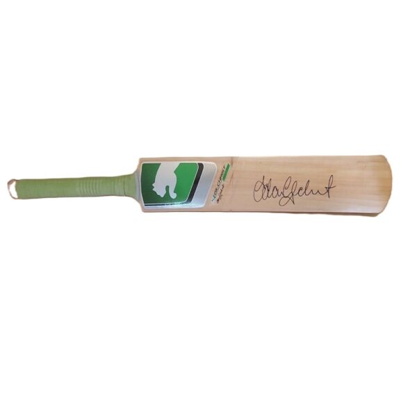 CRICKET AUSTRALIA ADAM GILCHRIST SIGNED PUMA LARGE SIZE CRICKET BAT